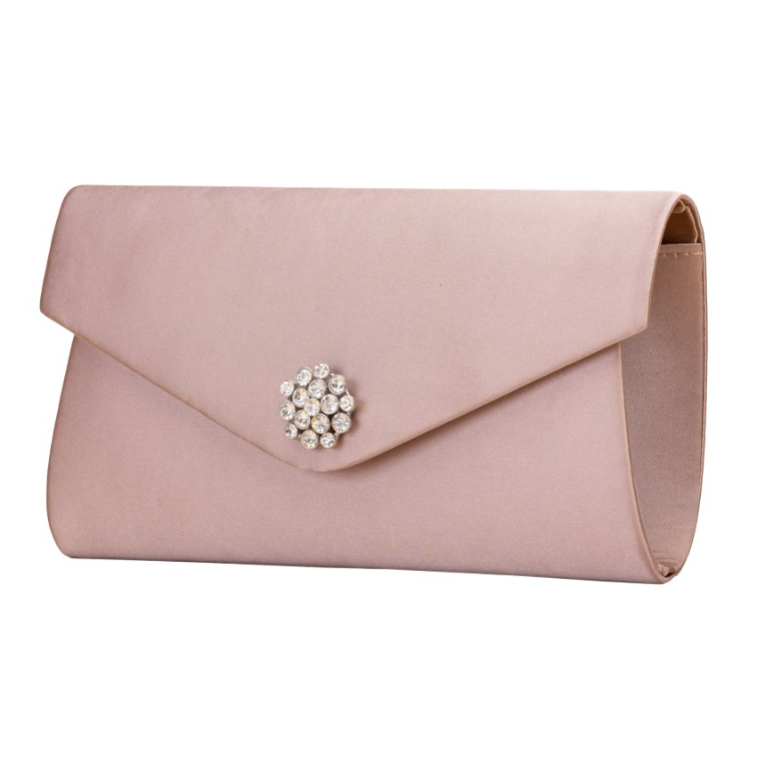 Fotografia: Perfect Bridal Bolsa tipo envelope com broche em cetim Melody Mocha com strass