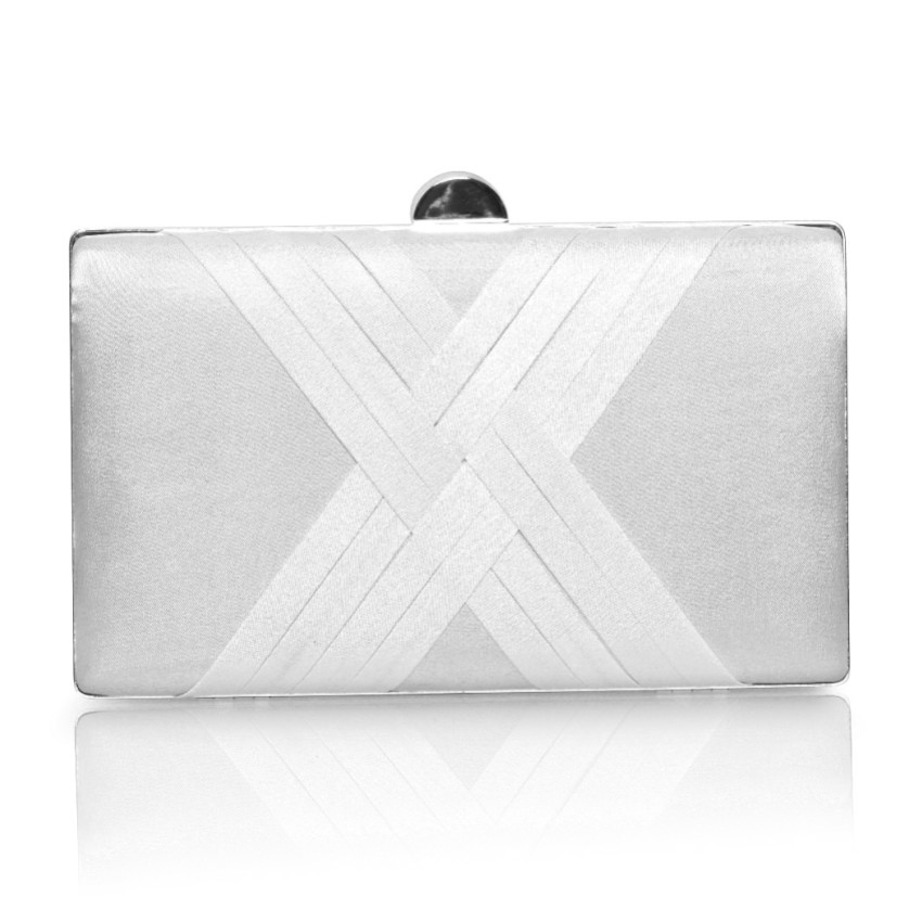 Fotografía: Perfect Bridal Bolso de mano de satén cruzado en color marfil teñible de Bay