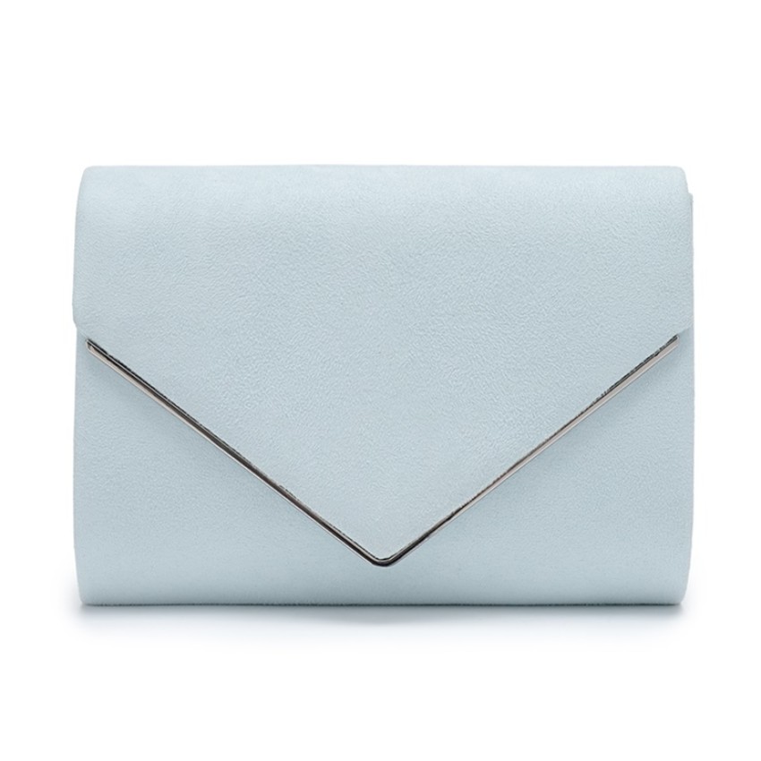 Fotografía: Perfect Bridal Bolso de mano tipo sobre de ante azul de Bea
