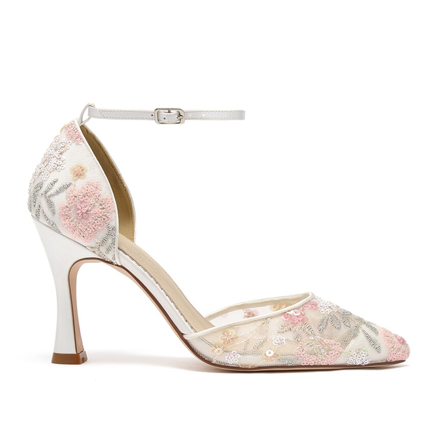 Zdjęcie: Perfect Bridal Buty na wysokim obcasie z haftem z cekinów w kwiatowy wzór marki Posey
