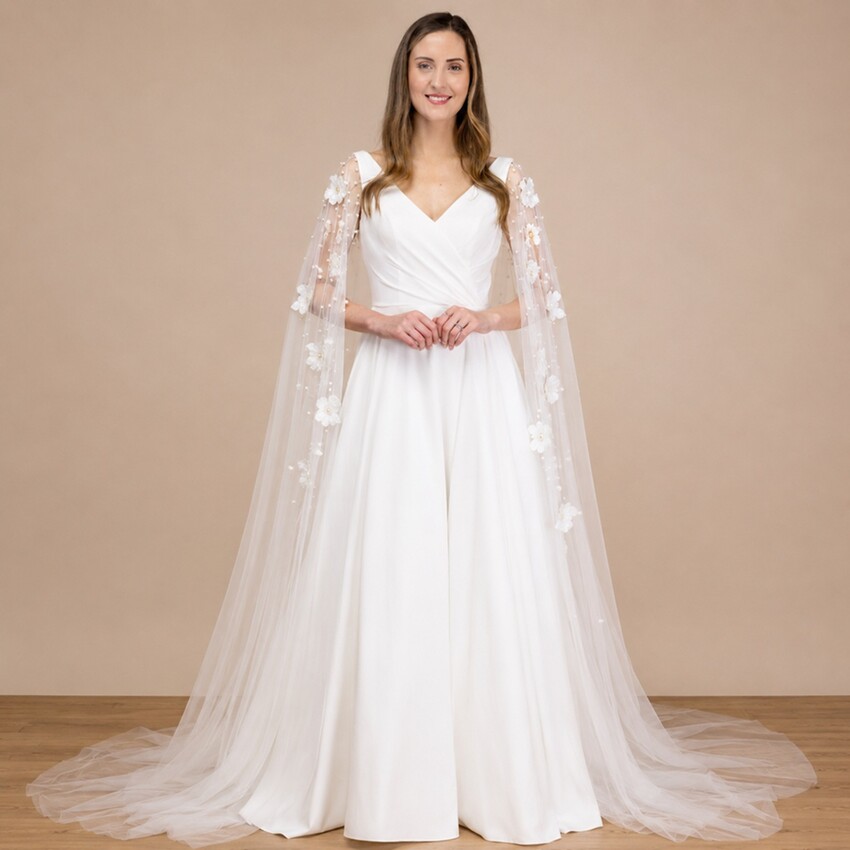 Fotograf: Perfect Bridal Ivory Tulle Scattered Pearls Arm Capes