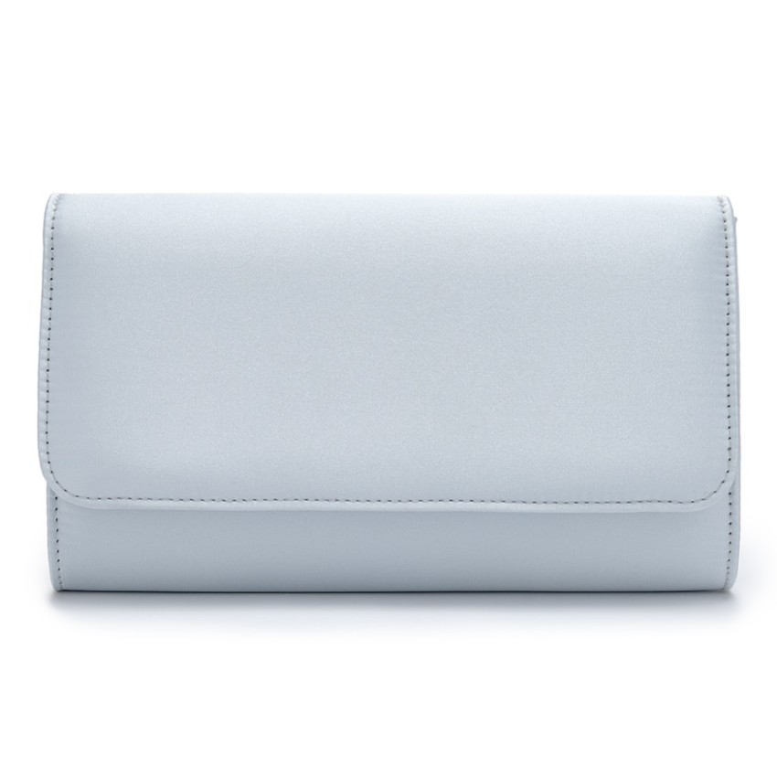 Photograph: Perfect Bridal Pochette en satin bleu Evie