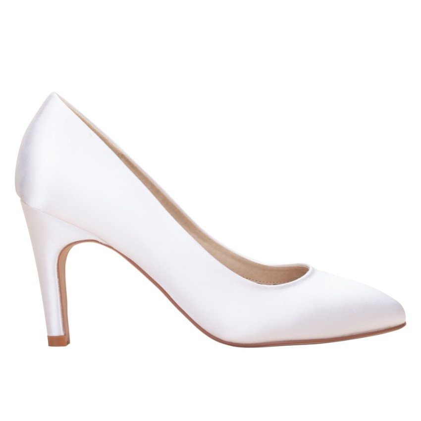 Fotografia: Perfect Bridal Sapatos de salto alto clássicos para noiva, em cetim marfim tingível da Parker