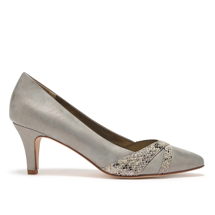 Fotografia: Perfect Bridal Sapatos de salto alto Nellie Silver com detalhes em pele de cobra