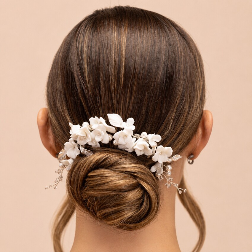 Fotograf: Perfect Bridal Set of 2 Ivory Porcelain Flower and Silver Leaf Hair Combs