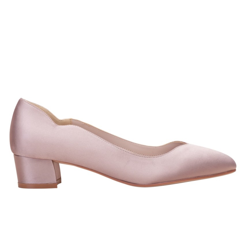 Fotograf: Perfect Bridal Sutton Mocha Satin Schuhe mit niedrigem Blockabsatz