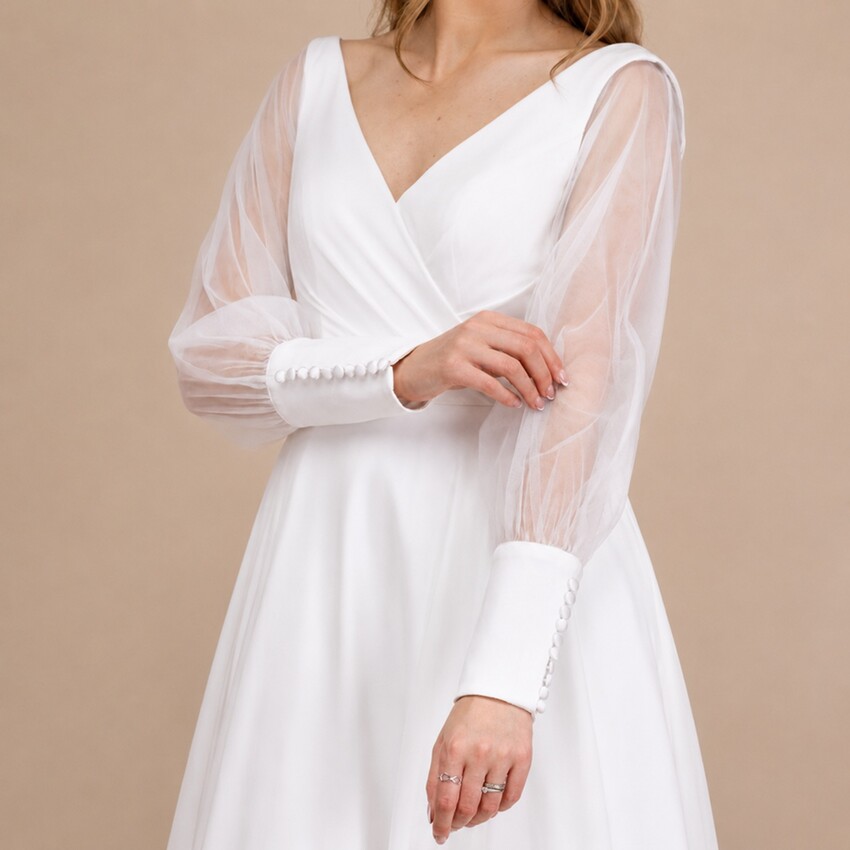 Zdjęcie: Perfect Bridal Tiul w kolorze kości słoniowej z szerokimi mankietami