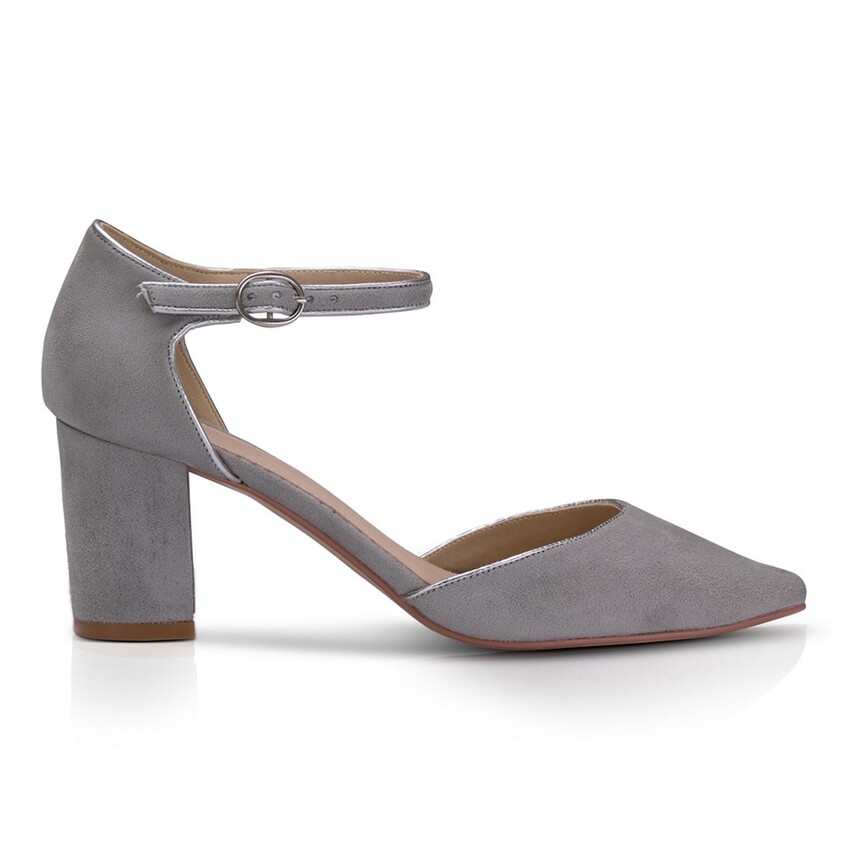 Fotografía: Perfect Bridal Zapatos de salón de dos piezas con tacón de bloque de ante de Freya Stone