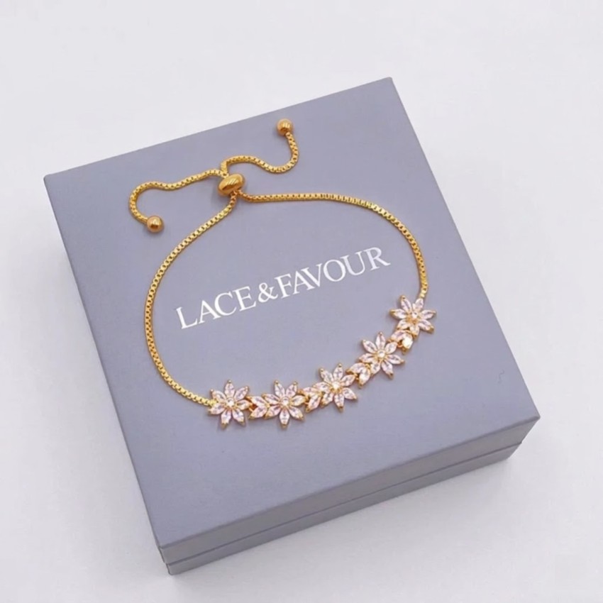 Fotografía: Pulsera ajustable con cristales y motivos florales Daisy Gold