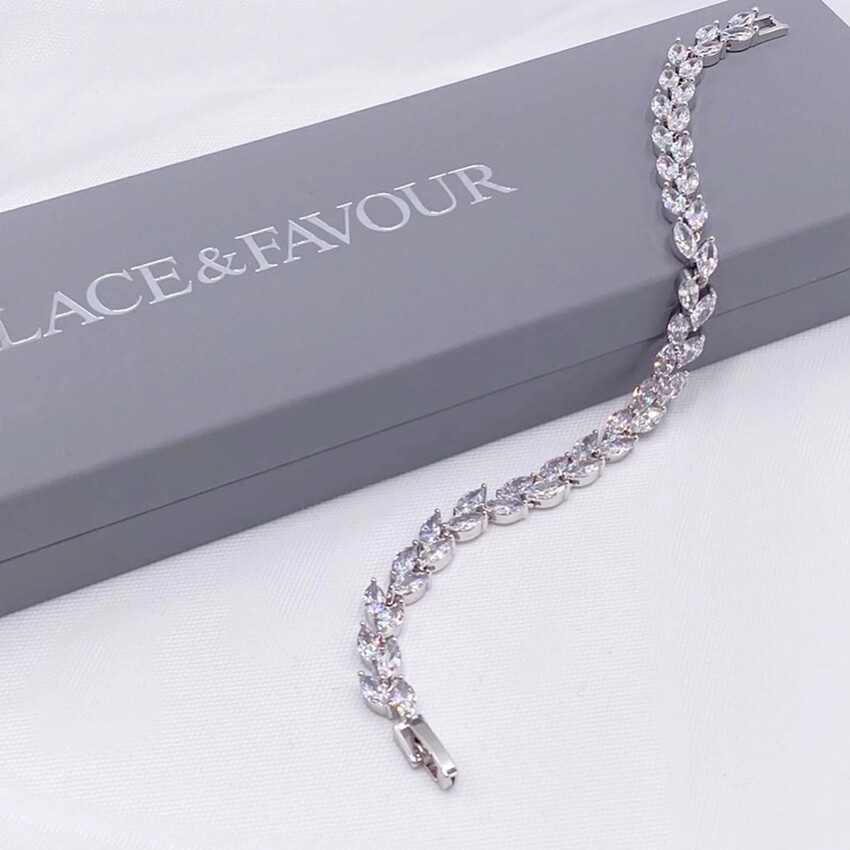 Fotografía: Pulsera «Enredadera de hojas» de Amara Silver Crystal