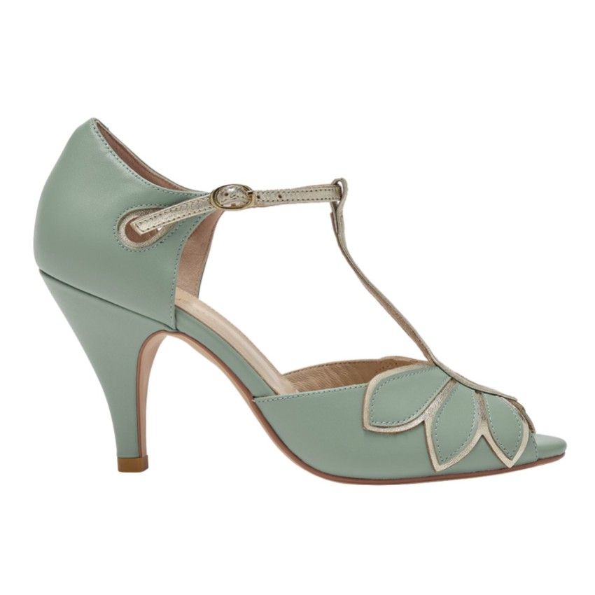 Photograph: Rachel Simpson Mimosa Chaussures de mariage vintage en cuir menthe à barre en T