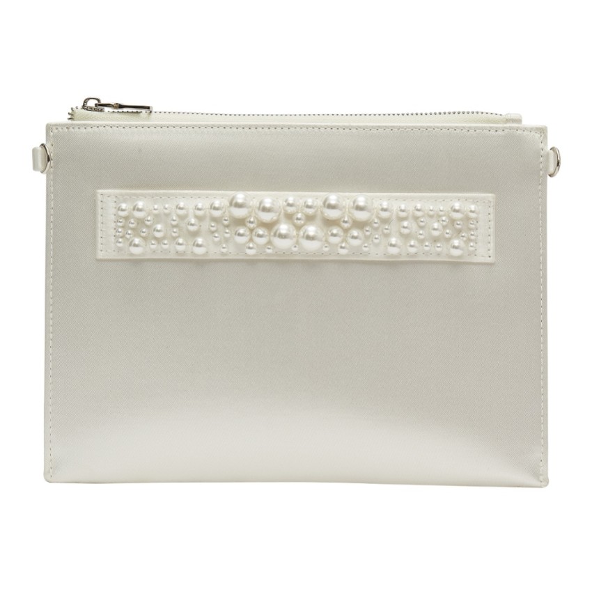 Fotograf: Rainbow Club CeCe Elfenbeinfarbene Satin- und Perlen-Clutch-Tasche