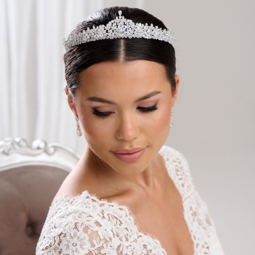 Fotografia: Tiara de casamento clássica com zircónia cúbica estilo lustre