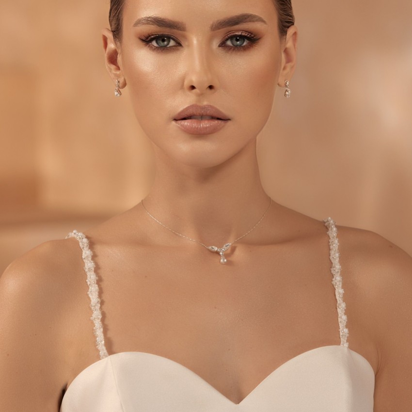 Fotografía: Tirantes desmontables para vestido de novia con cuentas finas y perlas de Bianco