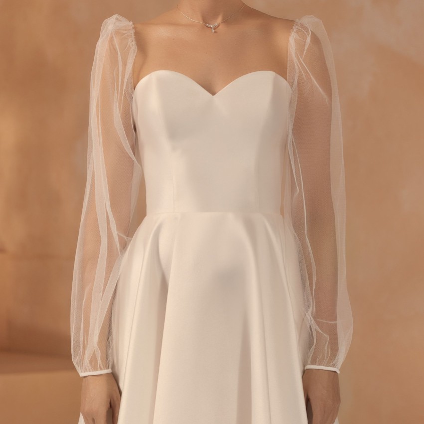 Fotografia: Vestido longo de tule com mangas em branco marfim