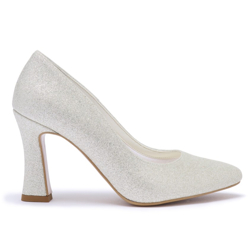 Fotografía: Zapatos de salón de tacón alto con purpurina dorada de Avalia Tabatha