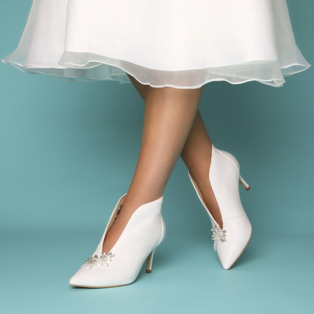 Perfect Bridal Zara Ivory Leather Pointed Toe V Front Wedding Boots