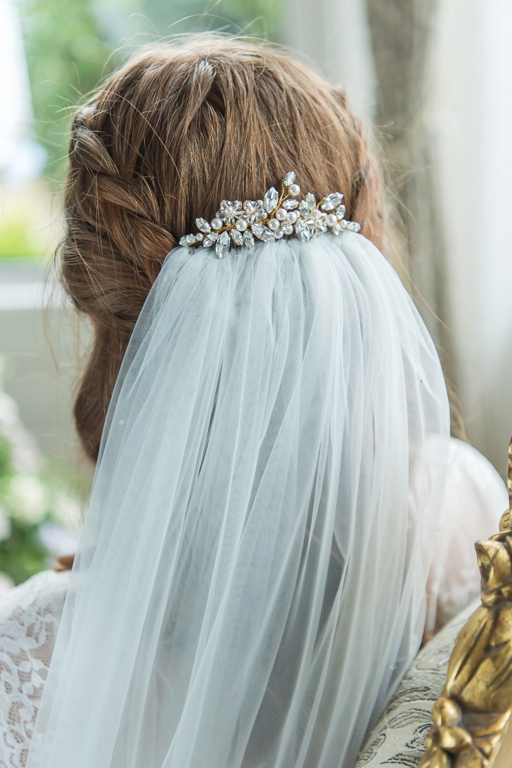 Gorgeous Bridal Headpieces For Half Up Half Down Wedding Hairstyle