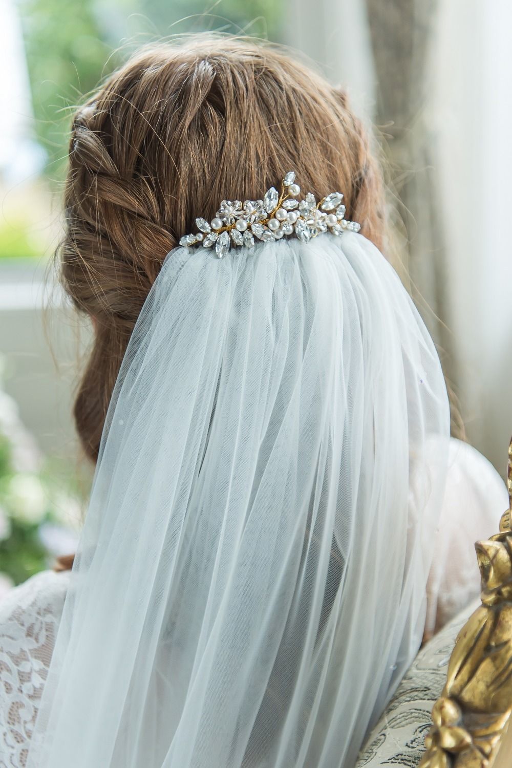 Gorgeous Bridal Headpieces for Half Up Half Down Wedding Hairstyle